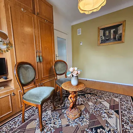 For Rent Near Station Apartment *